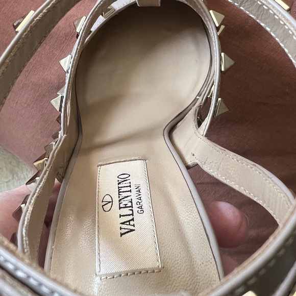 Valentino Garavani Rockstud Pebbled Poudre Caged Heels - Picture 11 of 13